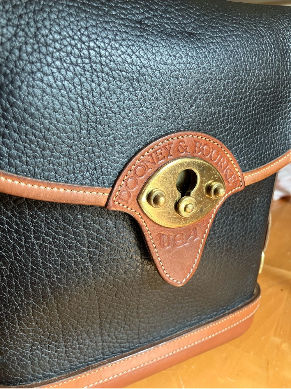 Vintage Dooney and Bourke Large R7 Spectator Crossbody Cavalry Bag - Picture 16 of 16